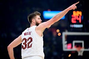 迪恩·韦德：人们都会关注马克西、老詹等人 我要帮他们分担压力